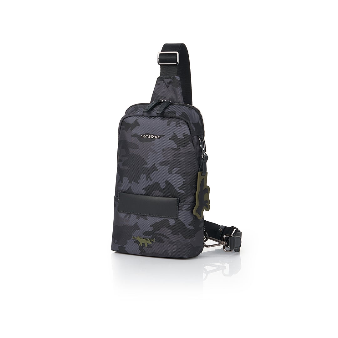 Samsoniteコラボ】MAISON KITSUNÉ 甘酸っぱい 迷彩 クラッチバッグ